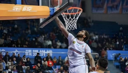 山东高速客场轻松战胜福建，摩尔表现堪忧