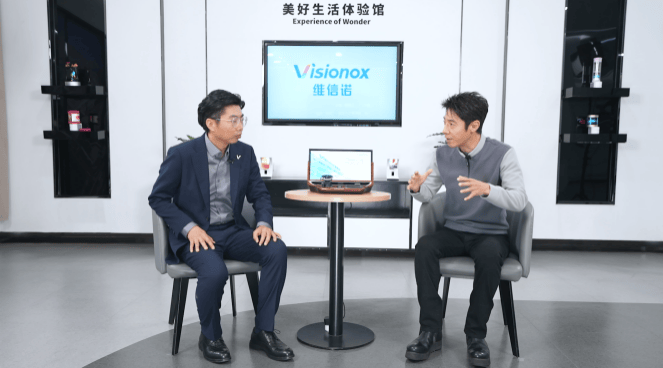 跟着撒贝宁“打卡”维信诺