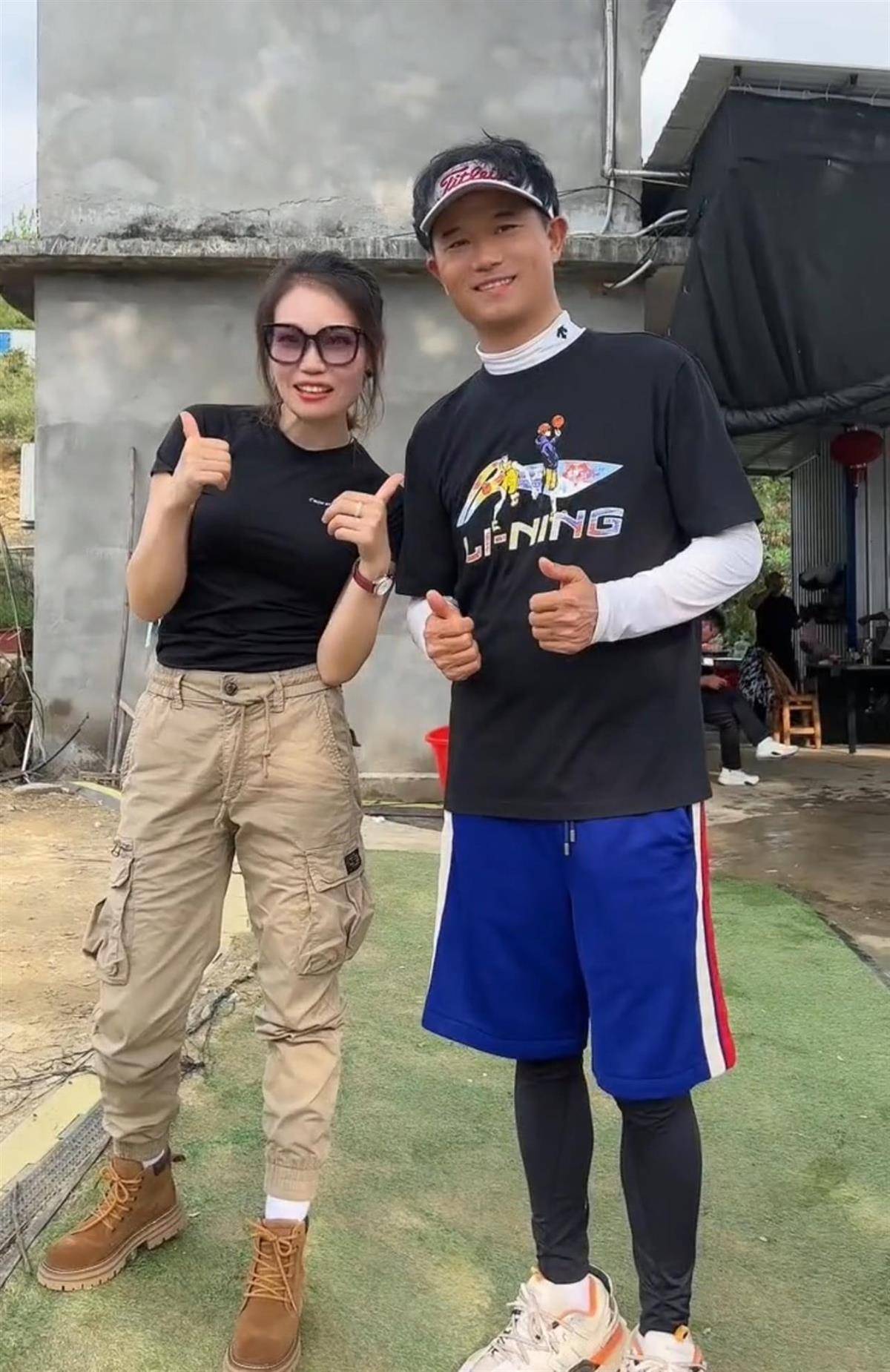 38岁钓鱼博主“袁小小”因病去世，曾与竞钓大师邓刚组队比赛